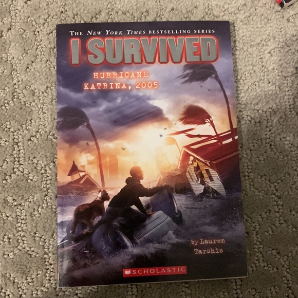 I survived four book set - Picture 5 of 5